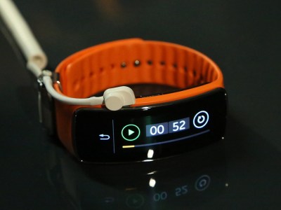 MWC2014�����������ֱ�Gear Fit�D�p