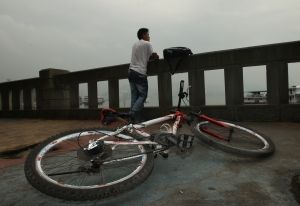 �f����Ƭ���M(f��i)�����(ch��ng)һȺ80��լ�С�Óլ��