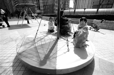 ?�A�v�@С�^(q��)��(n��i)��ԭ���Ă���λ�ă�ͯ���D(zhu��n)�ʘ��O(sh��)ʩ�Hʣ���������A�r��ӛ����֮���z